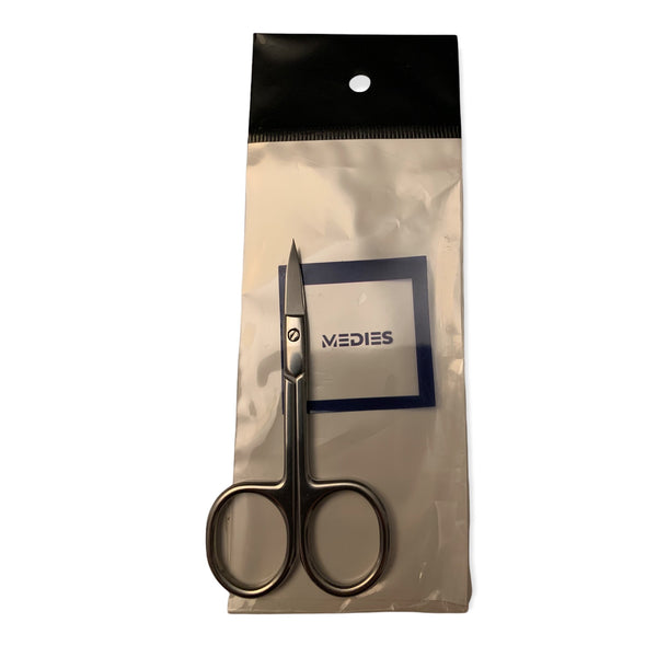 Medies Professionele Nageschaar voor Volwassenen Het snijvlak is gebogen en heeft een spitse punt met als functie de nagel nauwkeurig rond te knippen tot in de hoekjes. Harde nagels en moeilijke nagelhoekjes zijn perfect behandelbaar met dit schaartje, Dit professionele inox Nagelschaartje wordt doorgaans gebruikt om vinger-of teennagels te knippen. Is ook te gebruiken bij baby's hoewel afgeronde hoeken hier worden geadviseerd.